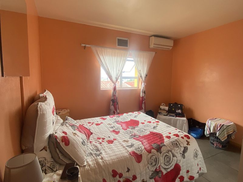 Modern spacious 6-Bedroom Double-Storey Gem with Dual Living & Income Potential Near Hermanus Centra - Photo 6