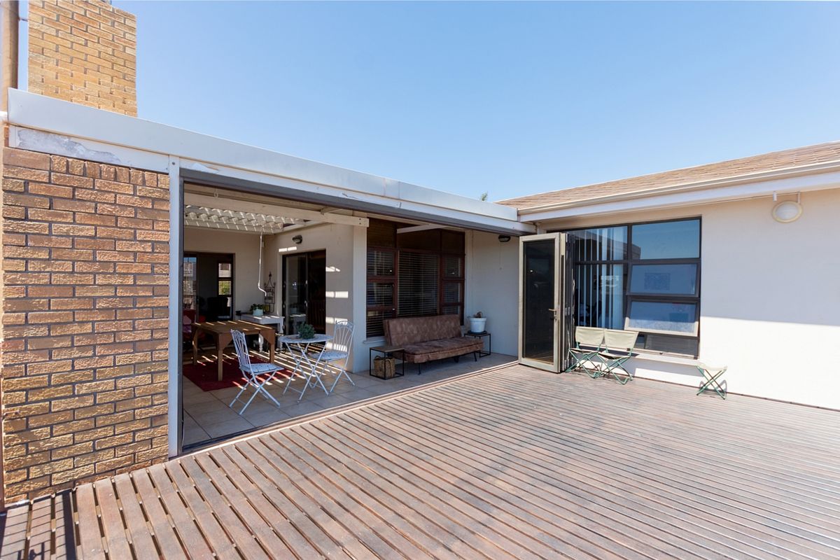 Dual Living Double Storey  near the Lagoon - Photo 2