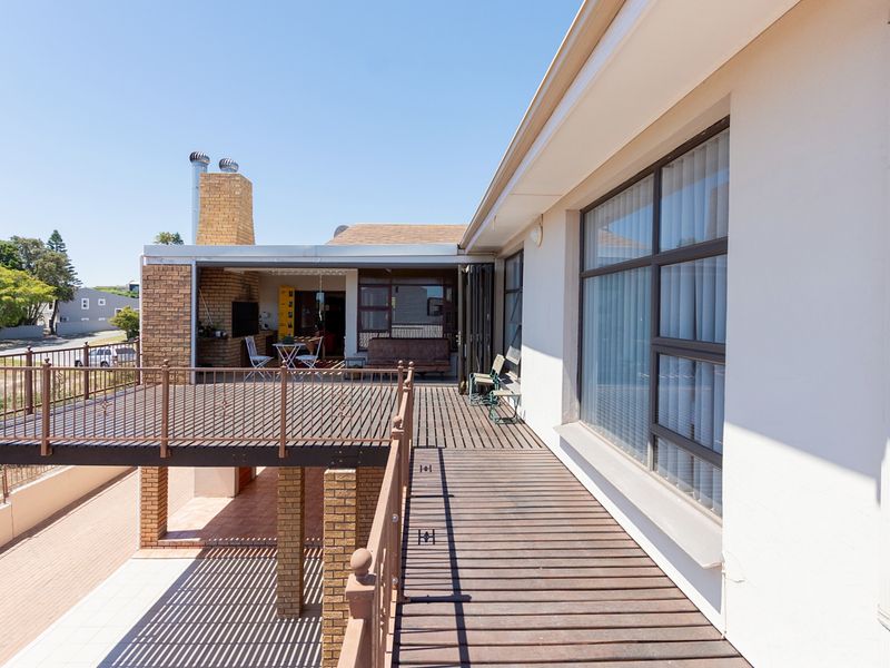 Dual Living Double Storey  near the Lagoon - Photo 3