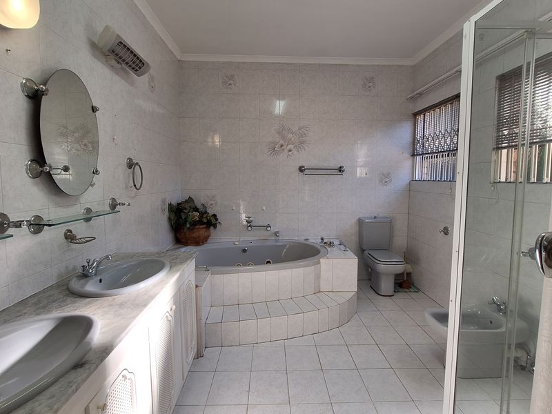 LARGE TOWNHOUE FOR SALE IN SW 5!!! - Photo 10