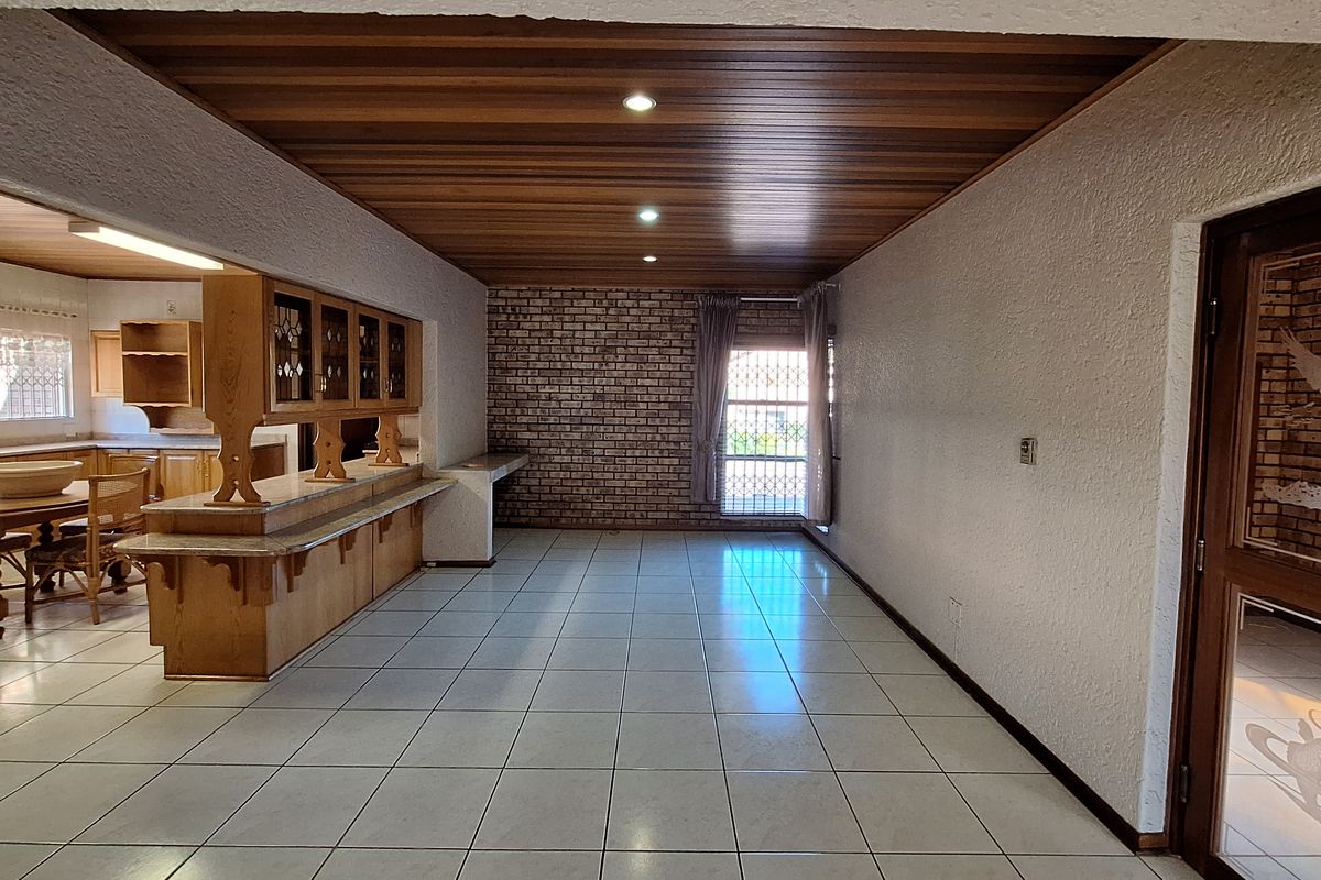 LARGE TOWNHOUE FOR SALE IN SW 5!!! - Photo 5