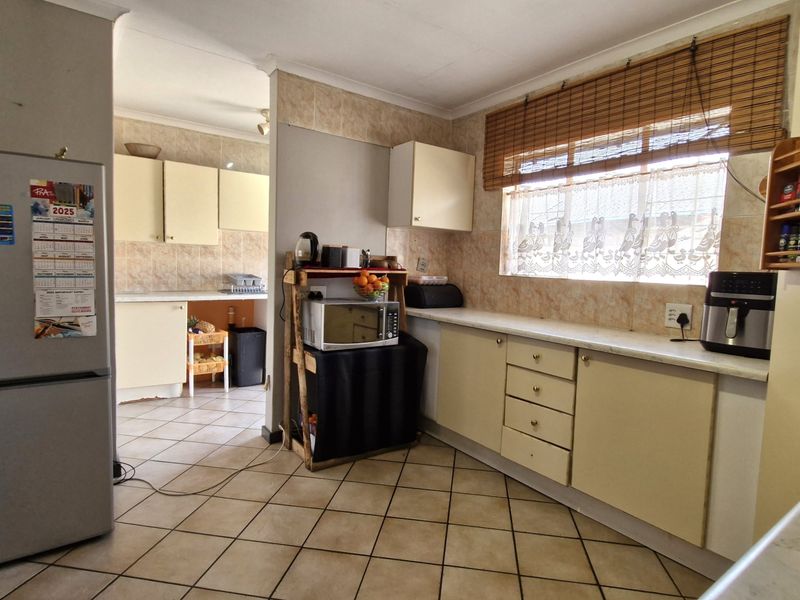 Spacious Townhouse in Secure Complex – Prime Location - Photo 4