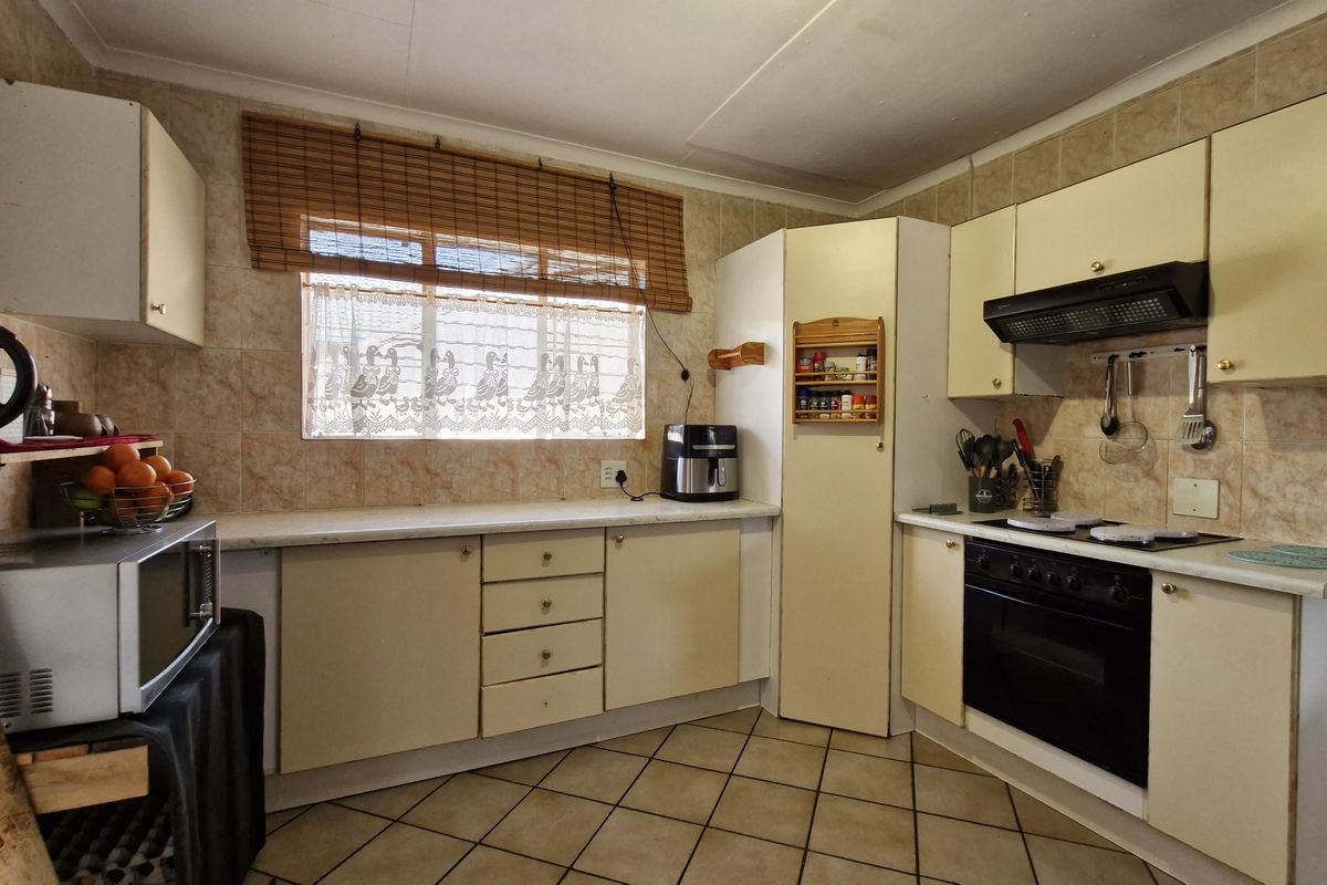 Spacious Townhouse in Secure Complex – Prime Location - Photo 5