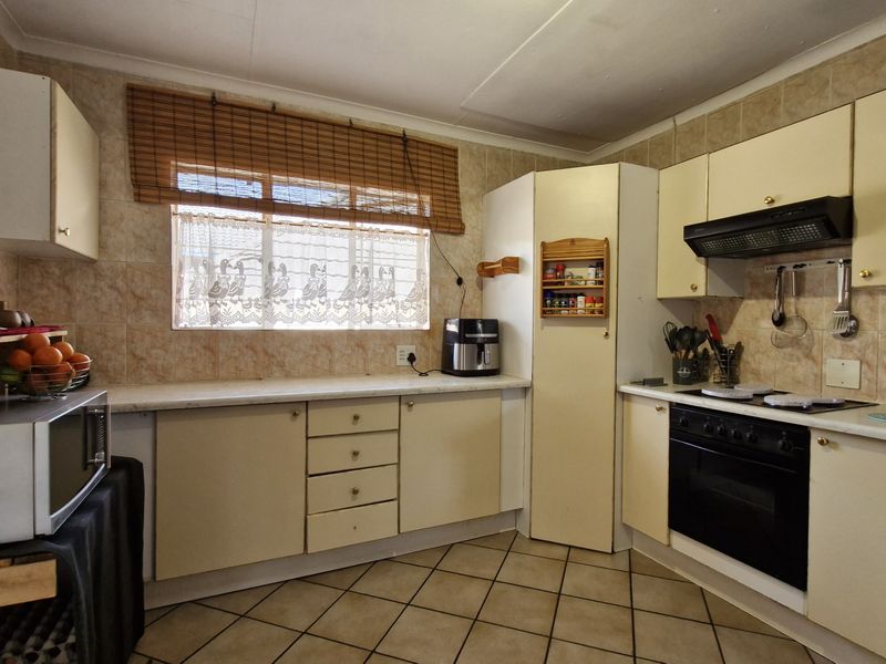 Spacious Townhouse in Secure Complex – Prime Location - Photo 5