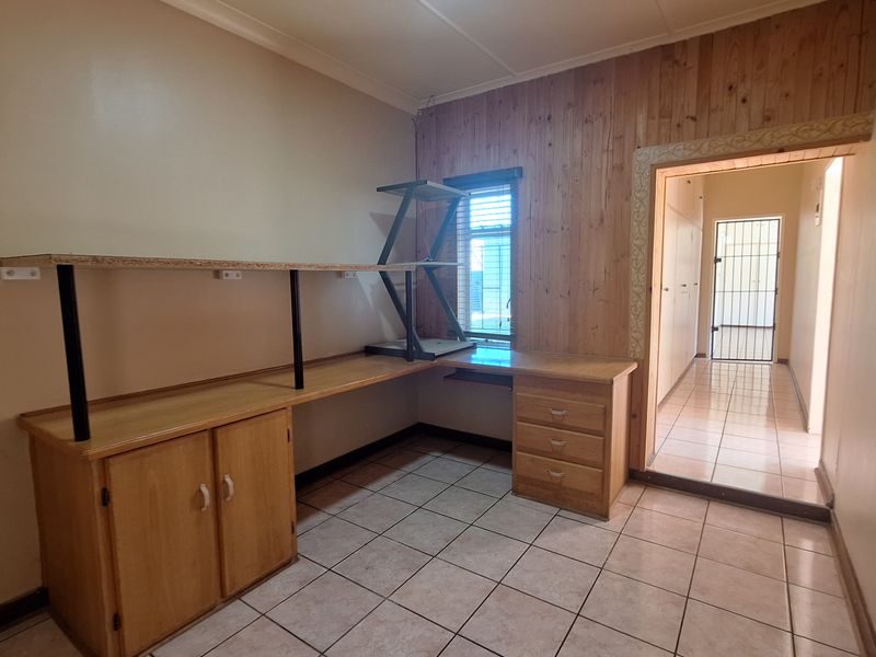 Spacious house in quiet area for sale - Photo 9