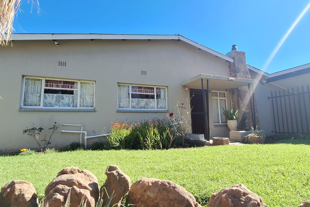 Spacious house in quiet area for sale - Photo 3