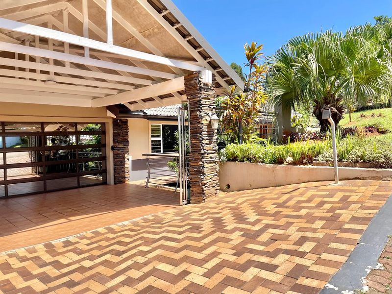 Where Coastal Luxury Meets Effortless Living - Photo 2