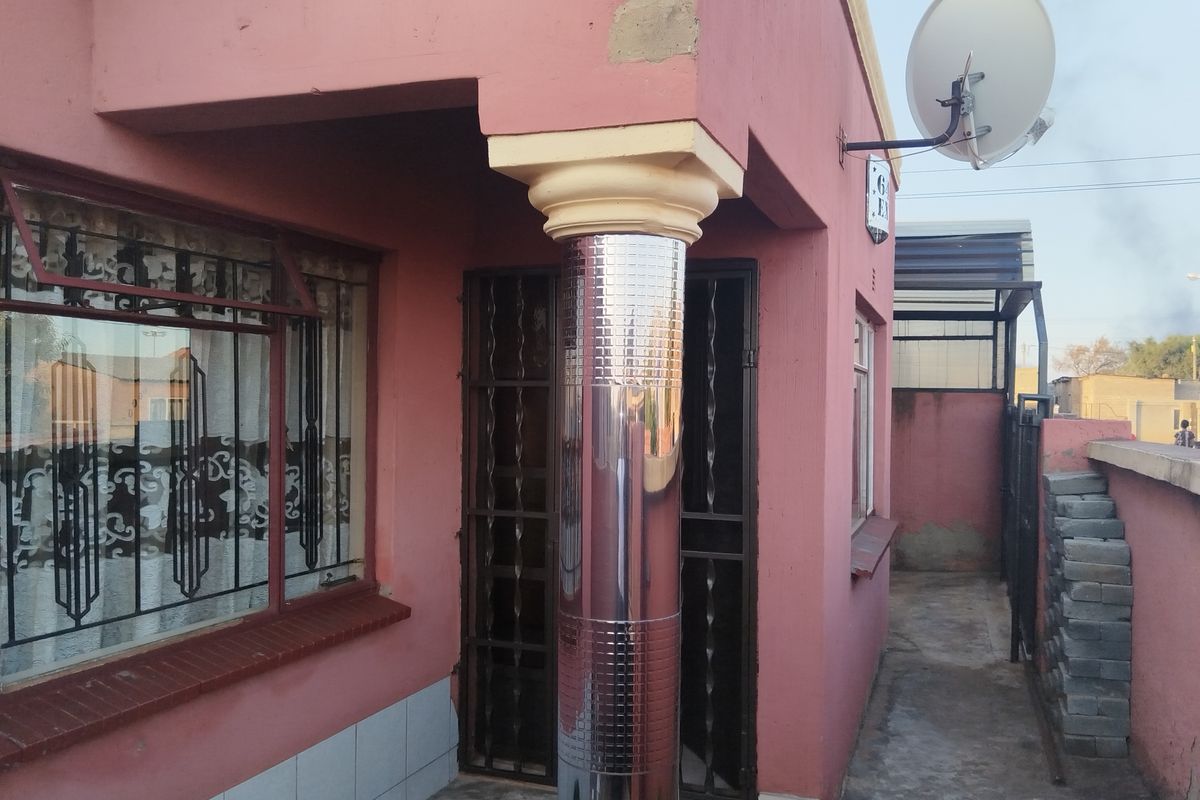 Discover Your Dream Home in Orange Farm - Photo 2