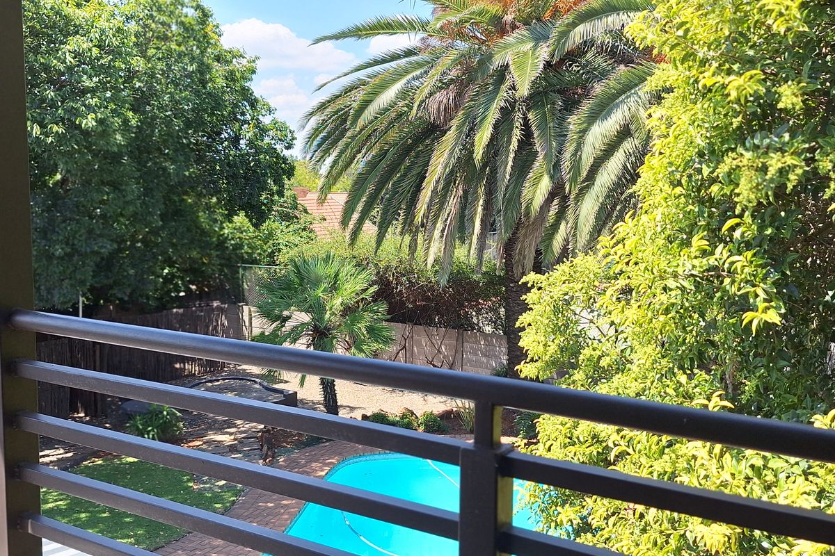 Beautiful Property with flat for Sale in SE 3 Vanderbijlpark!! - Photo 2