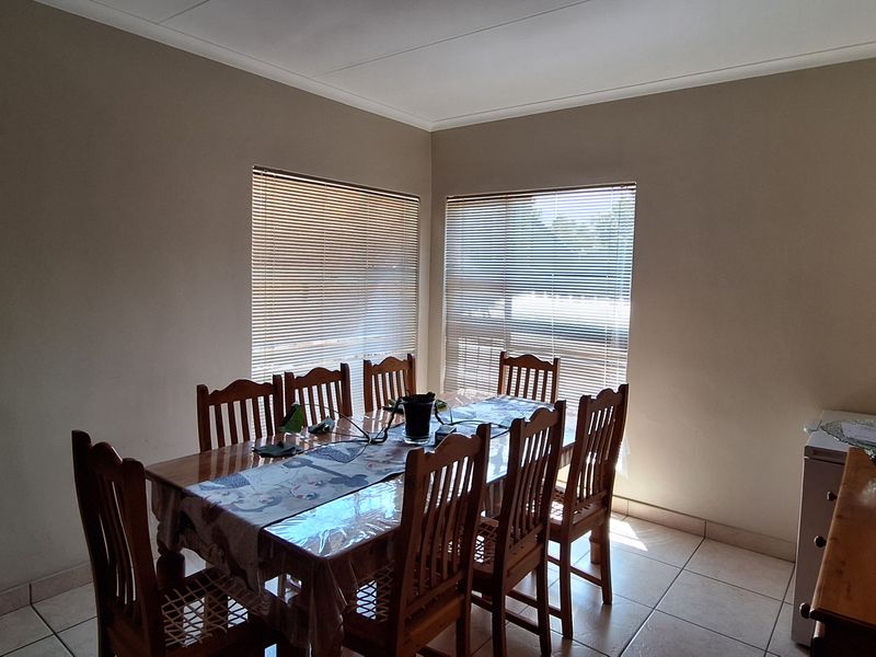 Beautiful Property with flat for Sale in SE 3 Vanderbijlpark!! - Photo 9