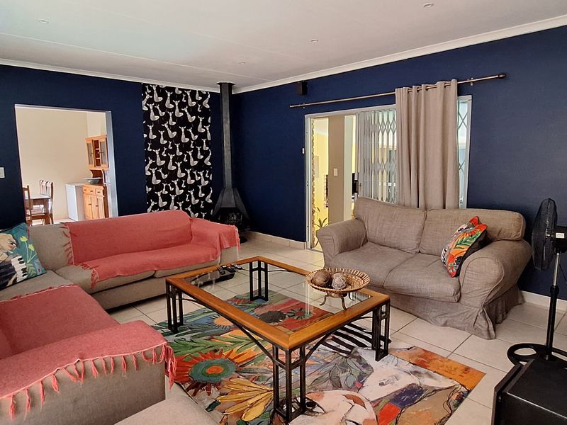 Beautiful Property with flat for Sale in SE 3 Vanderbijlpark!! - Photo 8