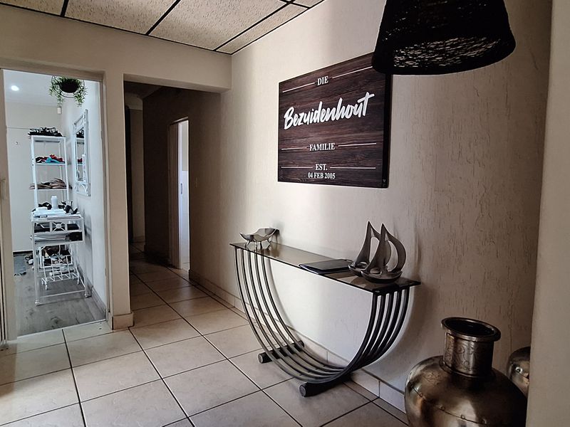 Beautiful Property with flat for Sale in SE 3 Vanderbijlpark!! - Photo 4