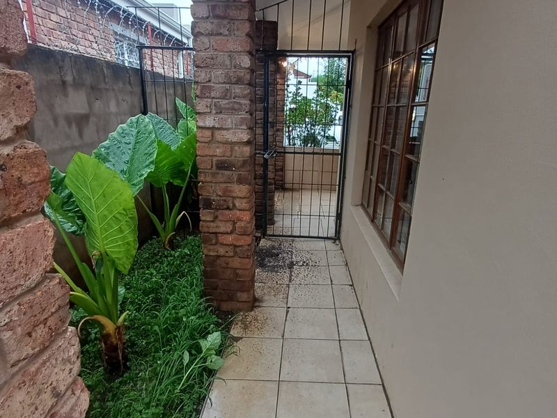 3 Bedroom house to let in Top Town - Photo 5