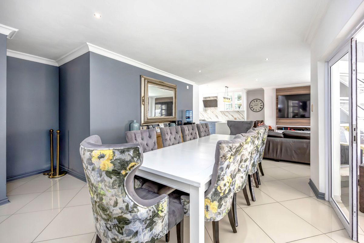 6 Bedroom Family Home - Photo 3