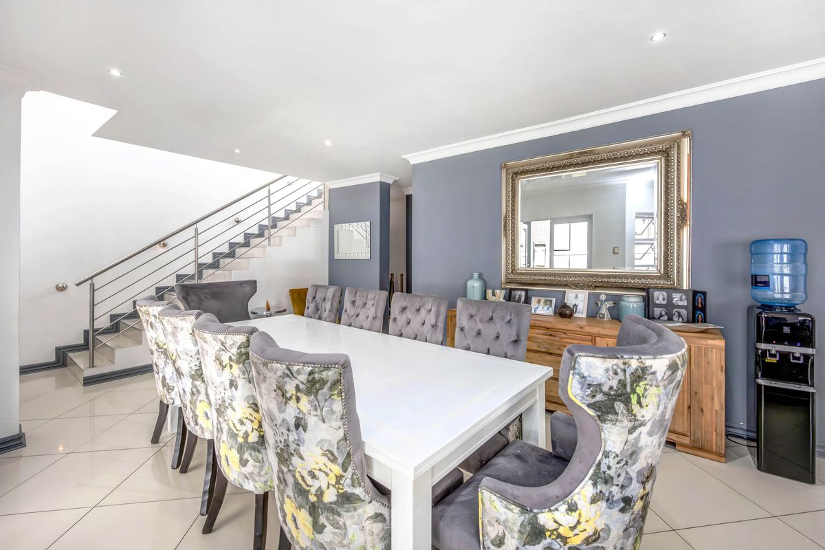 6 Bedroom Family Home - Photo 5