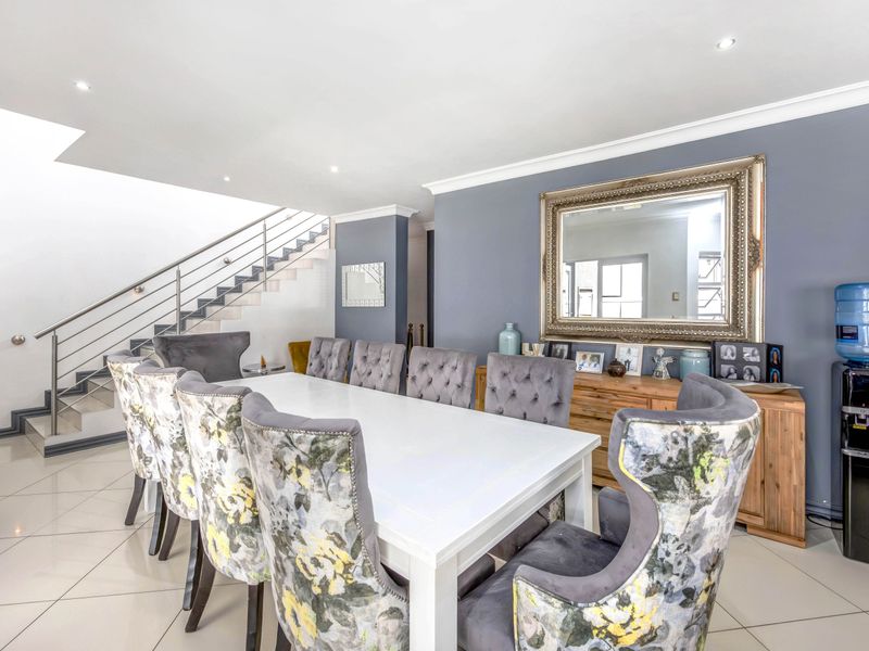 6 Bedroom Family Home - Photo 5