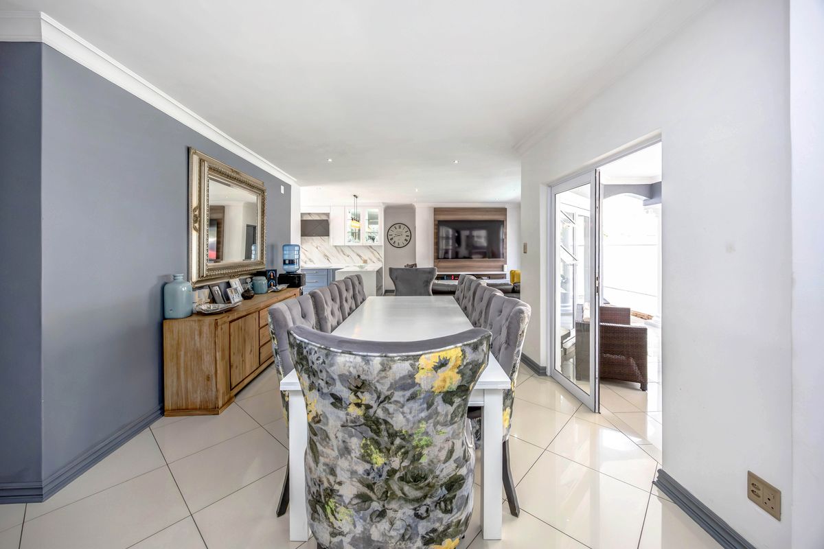 6 Bedroom Family Home - Photo 2