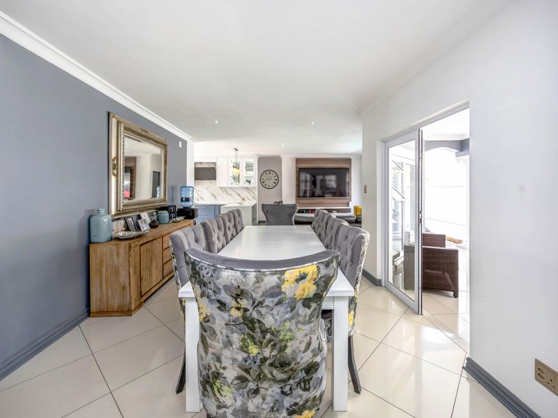 6 Bedroom Family Home - Photo 2