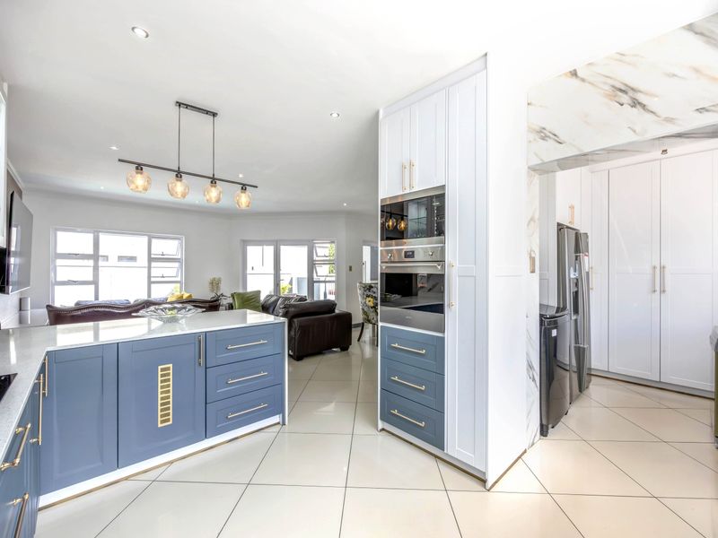 6 Bedroom Family Home - Photo 10