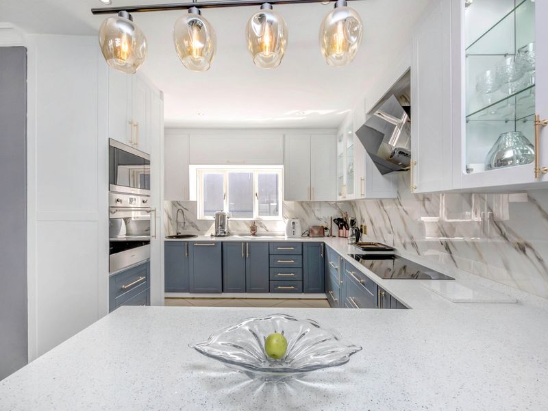 6 Bedroom Family Home - Photo 9