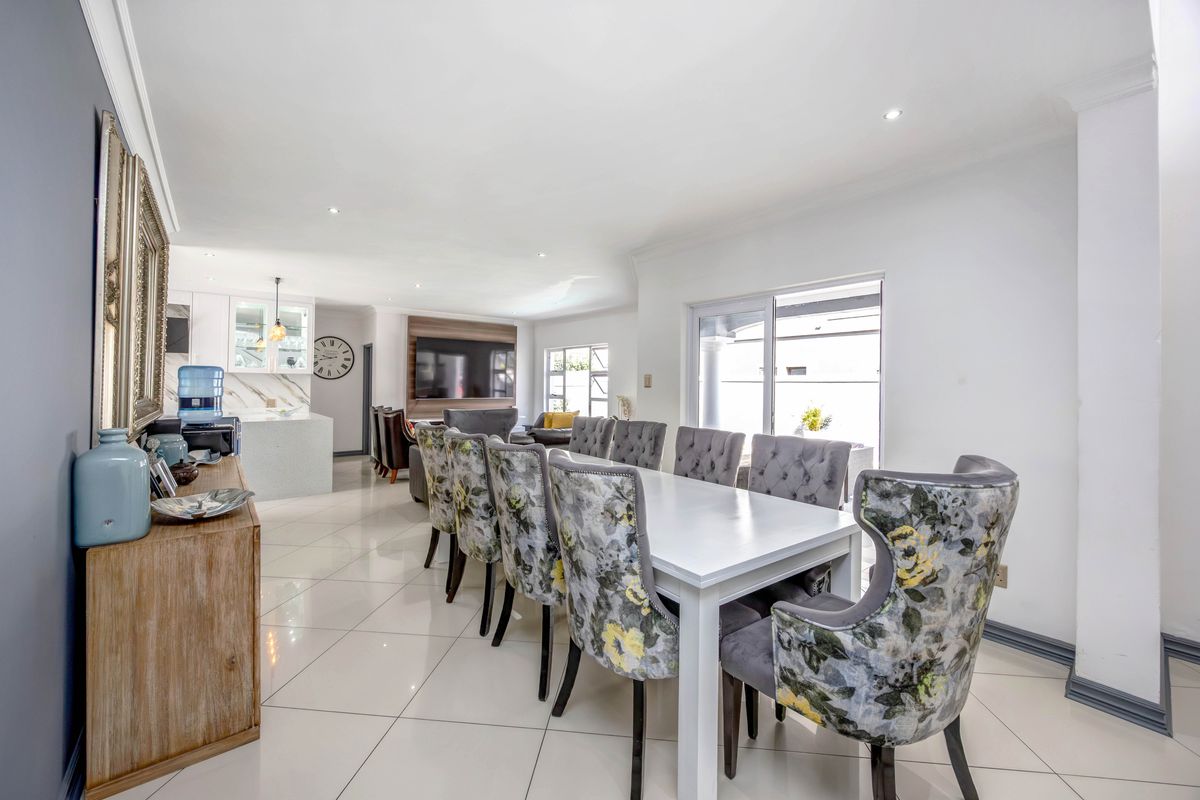 6 Bedroom Family Home - Photo 4