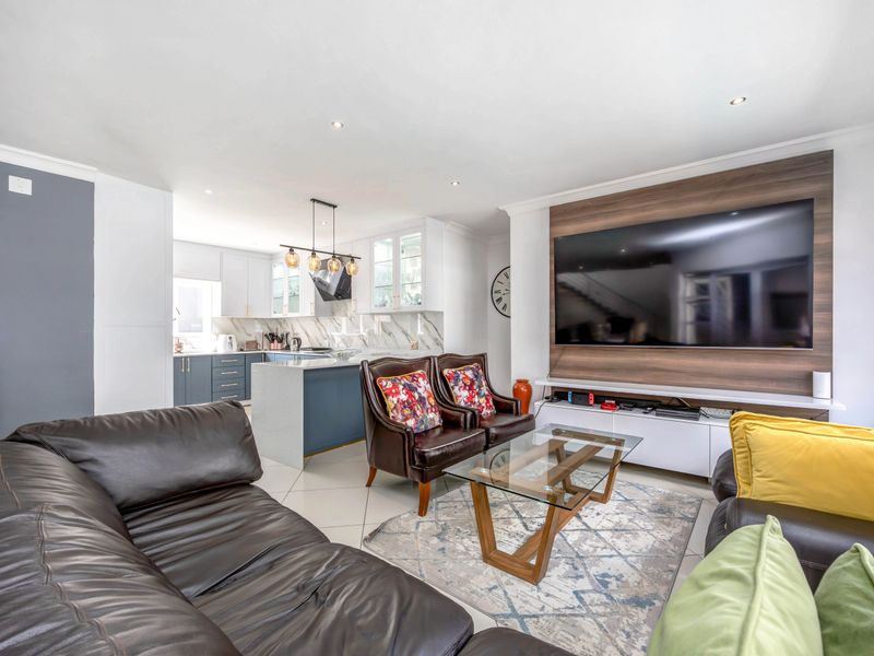 6 Bedroom Family Home - Photo 6