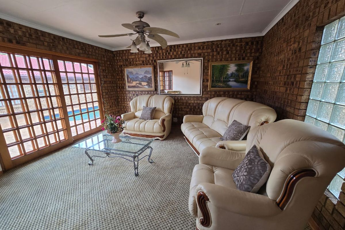 A Feel Good Family Home! - Photo 2