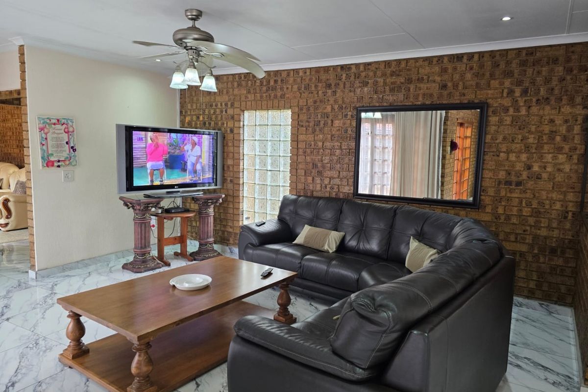 A Feel Good Family Home! - Photo 4