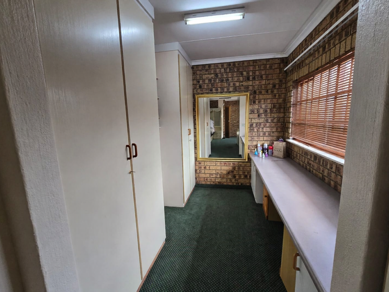 A Feel Good Family Home! - Photo 10