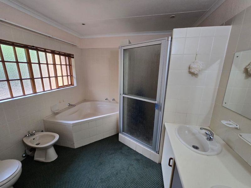 A Feel Good Family Home! - Photo 9