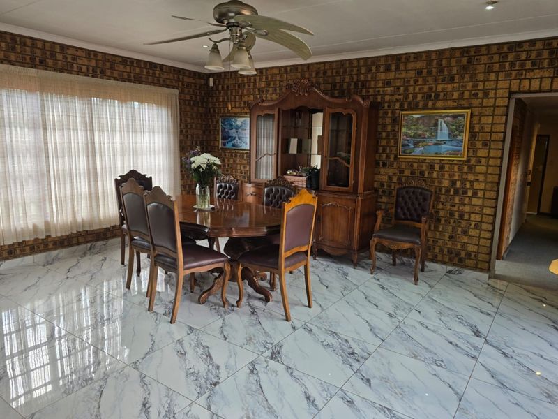 A Feel Good Family Home! - Photo 7