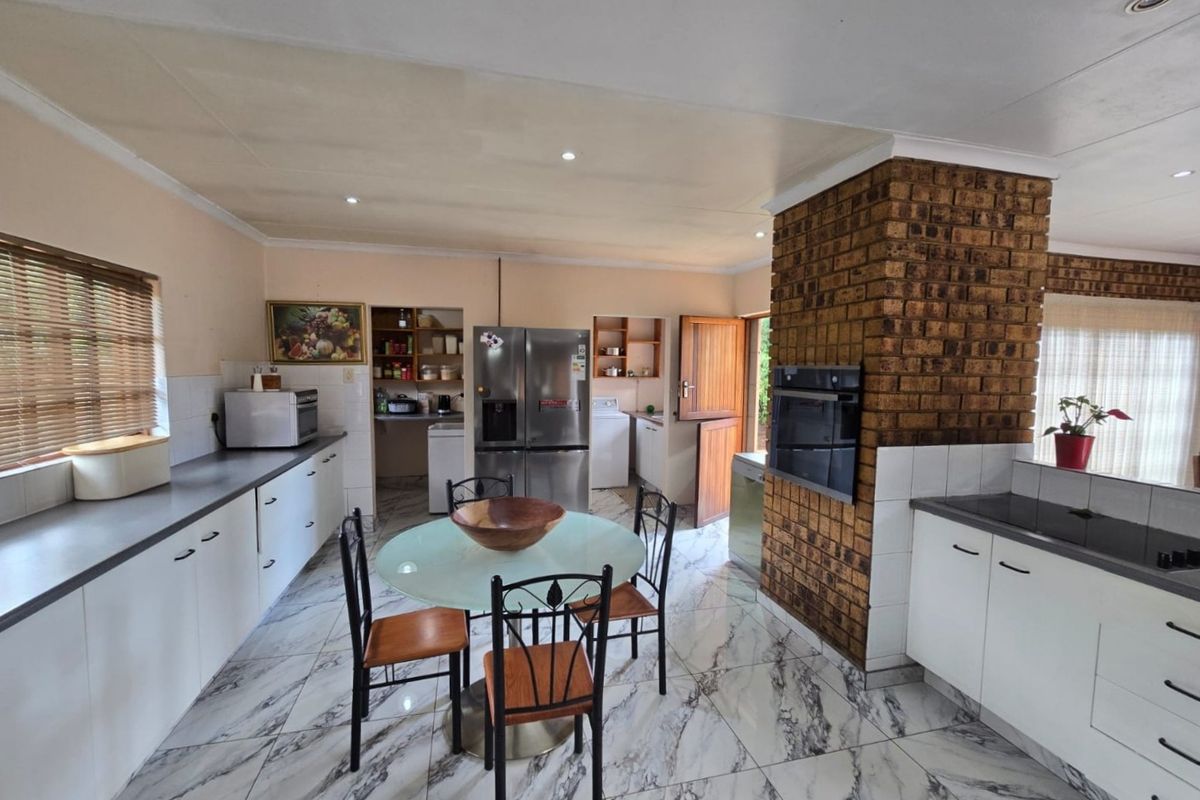 A Feel Good Family Home! - Photo 5