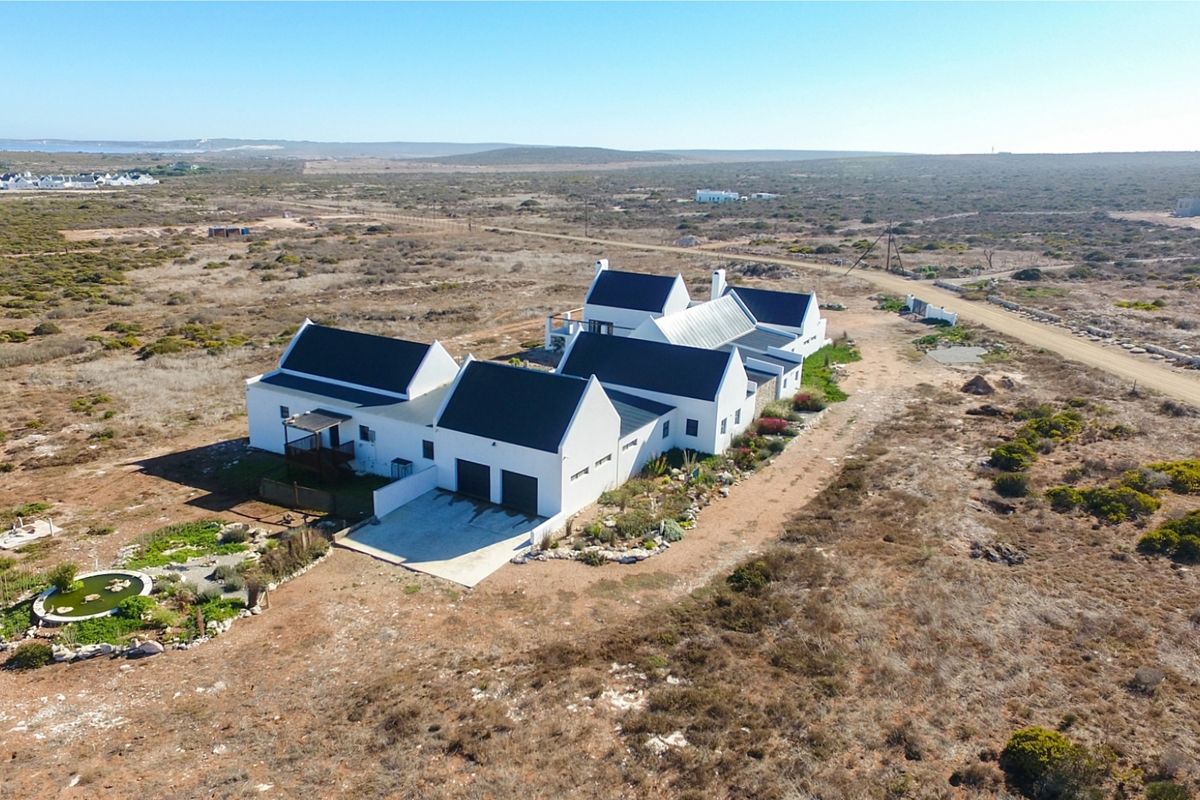 Exceptional Coastal Smallholding with Endless Potential and Panoramic Ocean Views - Photo 3