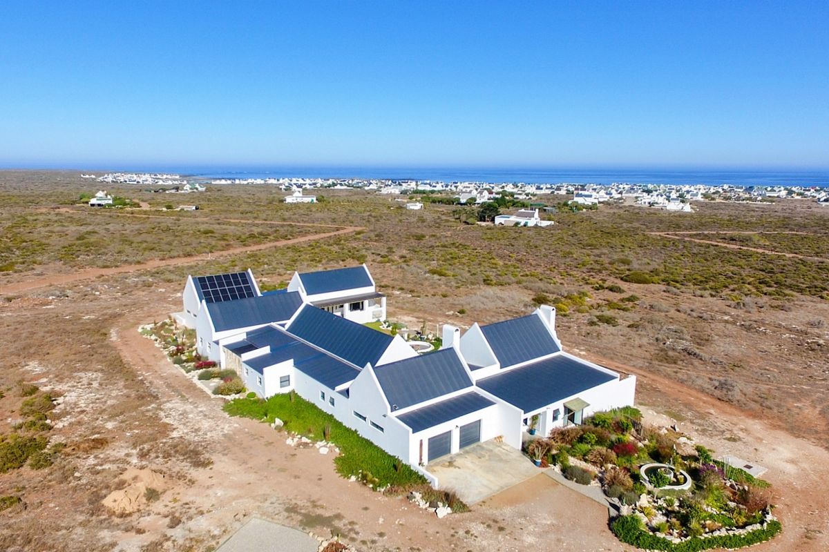 Exceptional Coastal Smallholding with Endless Potential and Panoramic Ocean Views - Photo 4