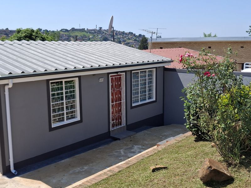 2 Bedroom Starter Home - Photo 2