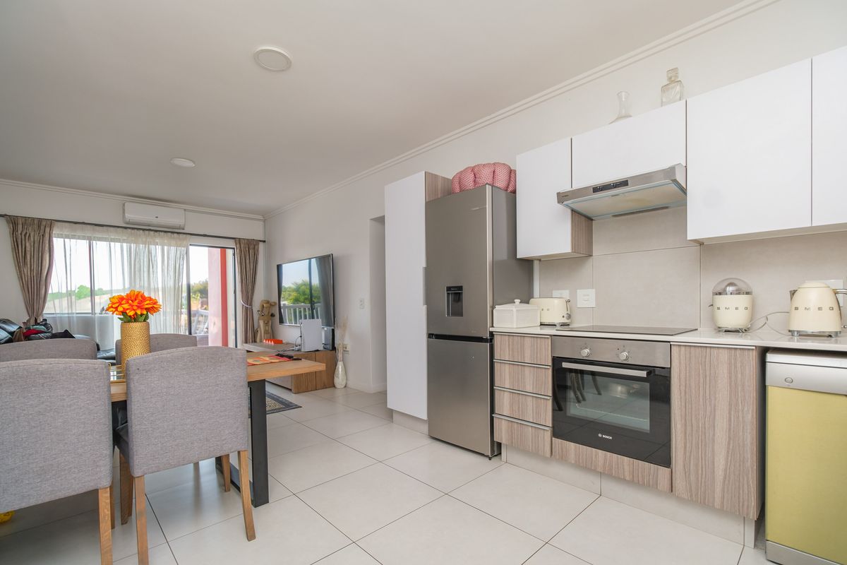 Stunning 3-bedroom apartment for sale in Beverley, Sandton—modern living in a prime location awaits - Photo 3