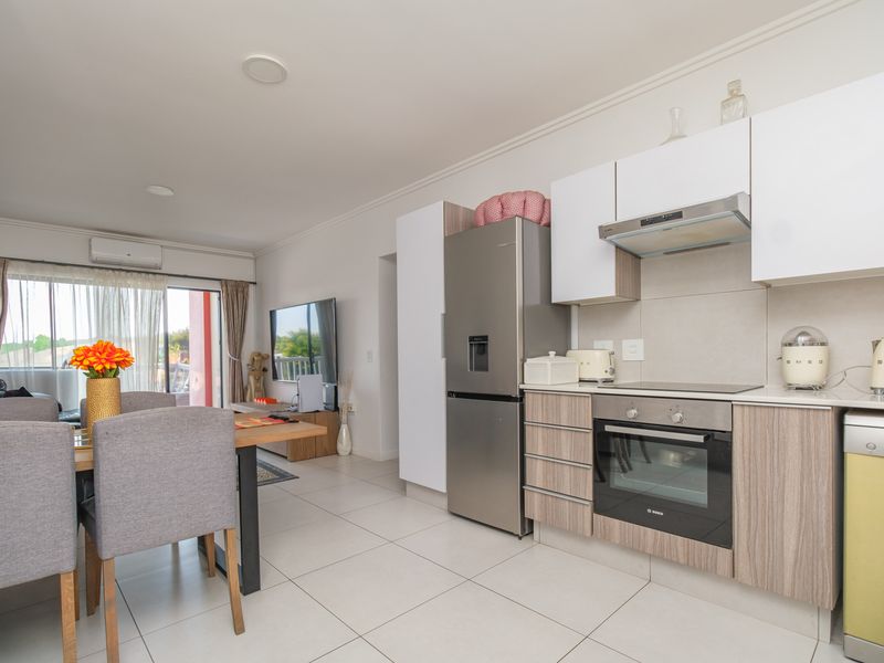 Stunning 3-bedroom apartment for sale in Beverley, Sandton—modern living in a prime location awaits - Photo 3