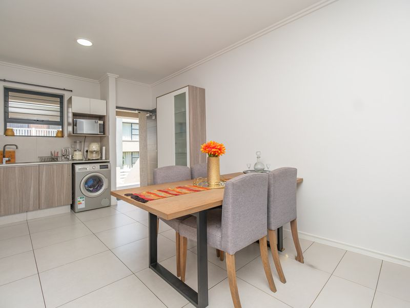 Stunning 3-bedroom apartment for sale in Beverley, Sandton—modern living in a prime location awaits - Photo 8