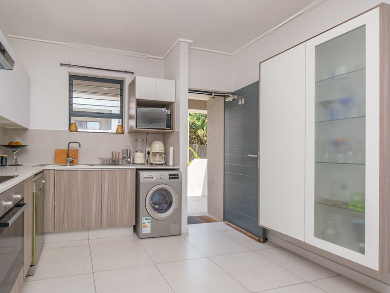 Stunning 3-bedroom apartment for sale in Beverley, Sandton—modern living in a prime location awaits - Photo 6