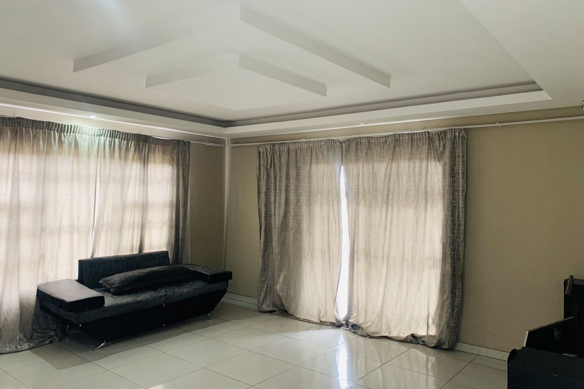 Big family home on a very large piece of land! - Photo 3