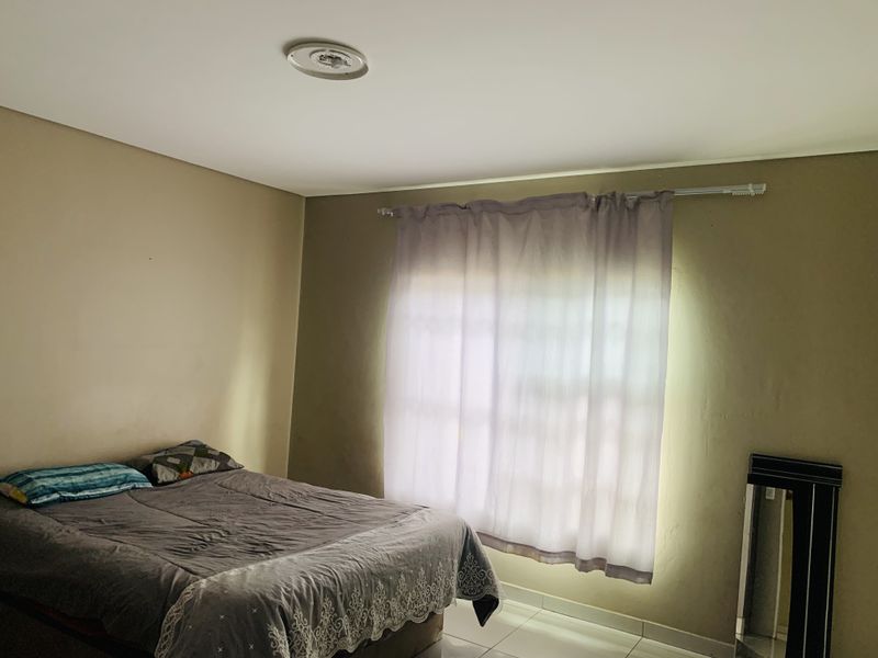 Big family home on a very large piece of land! - Photo 10