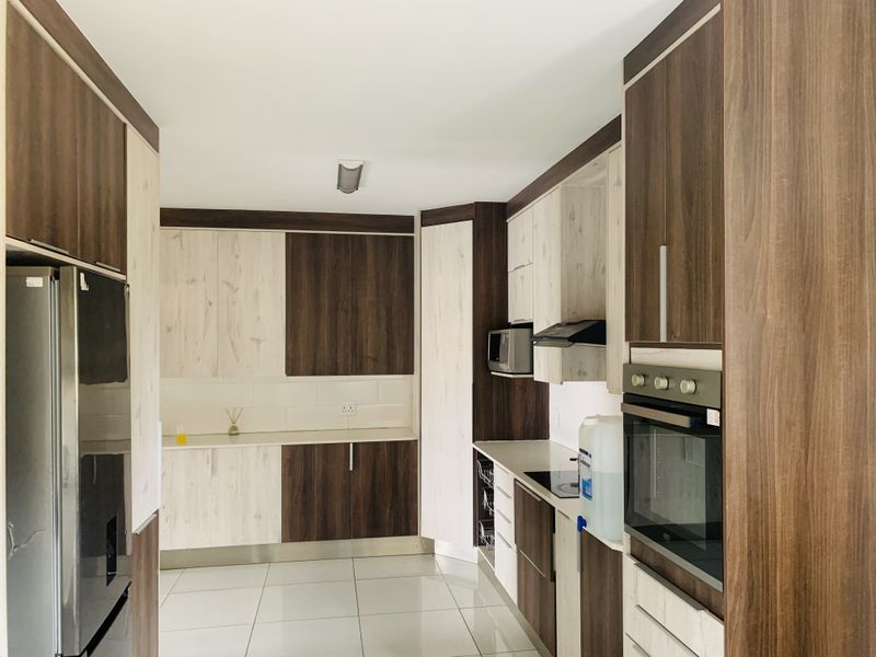 Big family home on a very large piece of land! - Photo 8