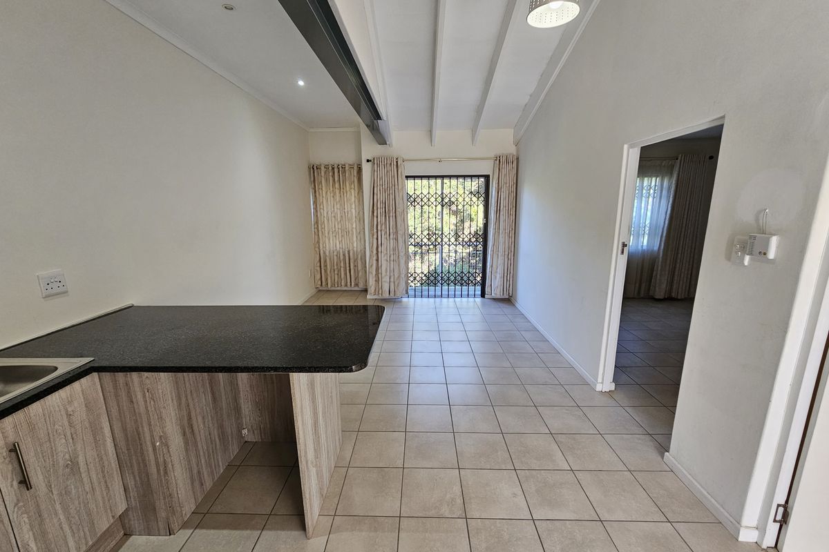 Lock-Up-and-Go Apartment with Strong Rental Appeal in Bonnie Doon - Photo 3