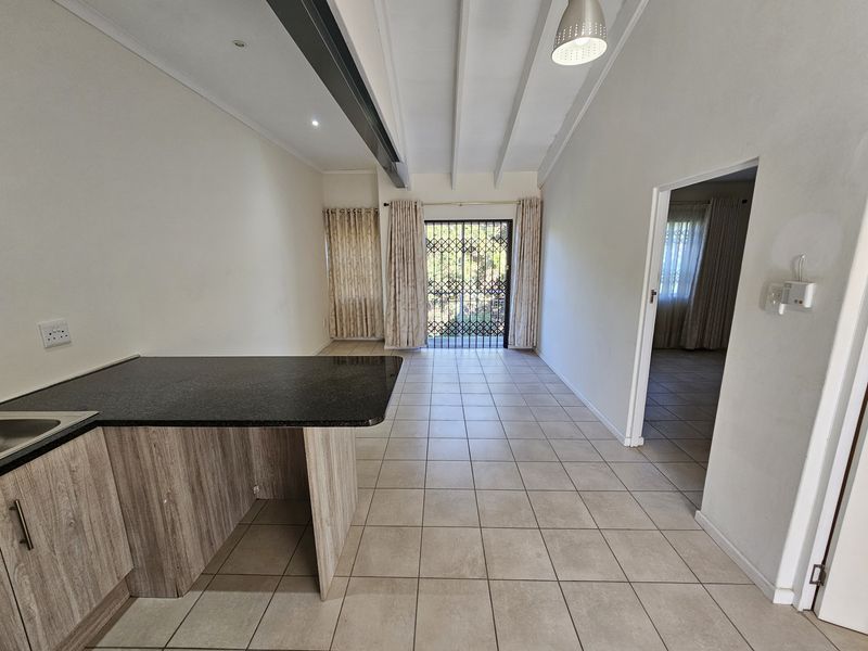Lock-Up-and-Go Apartment with Strong Rental Appeal in Bonnie Doon - Photo 3