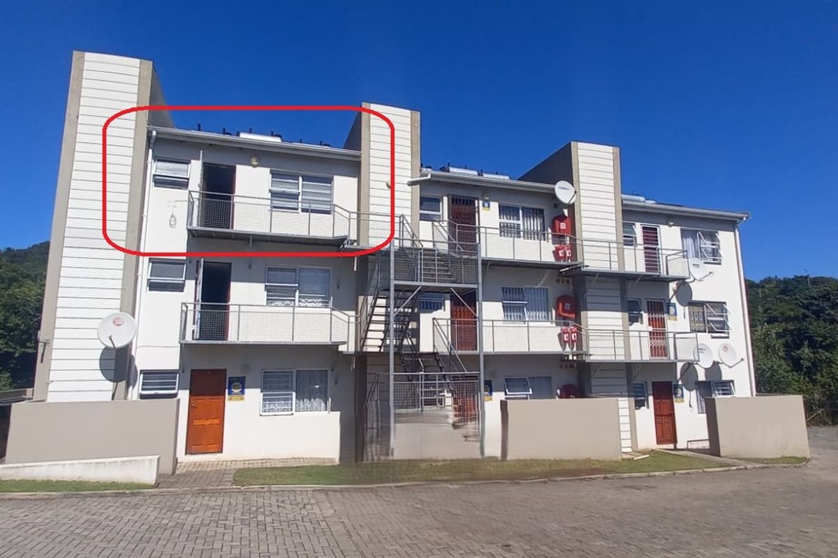 Lock-Up-and-Go Apartment with Strong Rental Appeal in Bonnie Doon - Photo 2