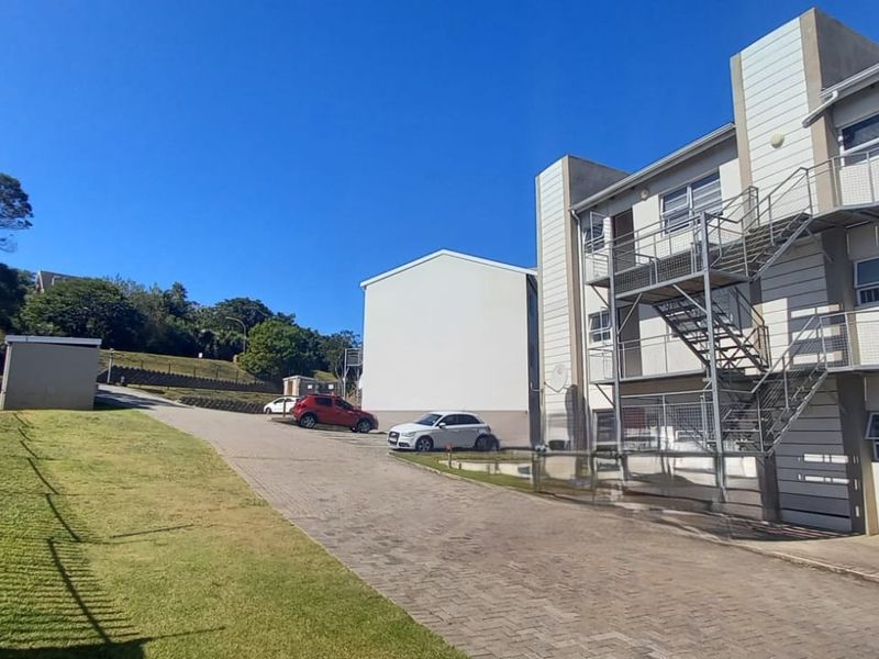 Lock-Up-and-Go Apartment with Strong Rental Appeal in Bonnie Doon - Photo 10