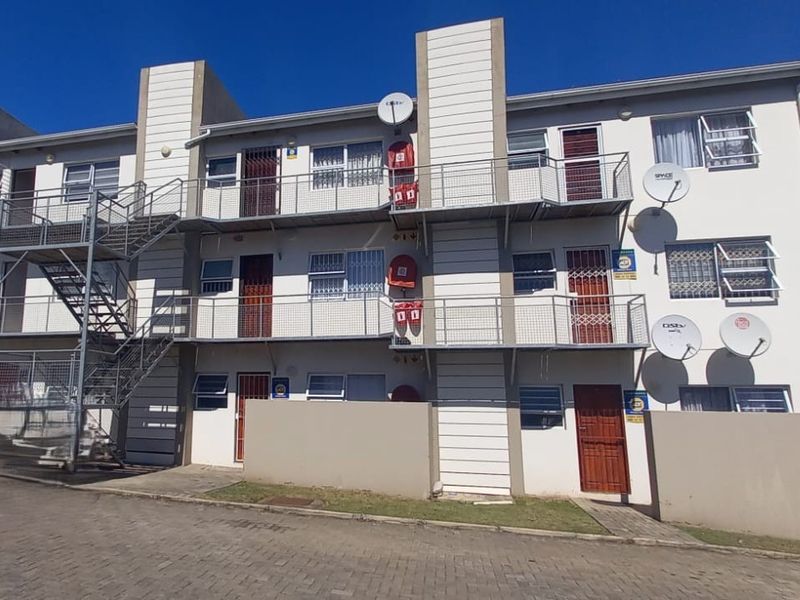 Lock-Up-and-Go Apartment with Strong Rental Appeal in Bonnie Doon - Photo 9