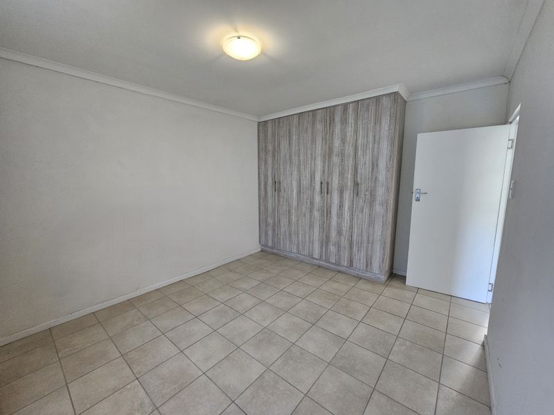 Lock-Up-and-Go Apartment with Strong Rental Appeal in Bonnie Doon - Photo 7