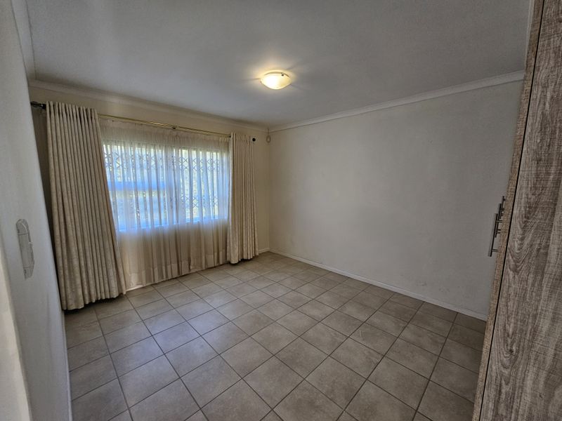 Lock-Up-and-Go Apartment with Strong Rental Appeal in Bonnie Doon - Photo 6