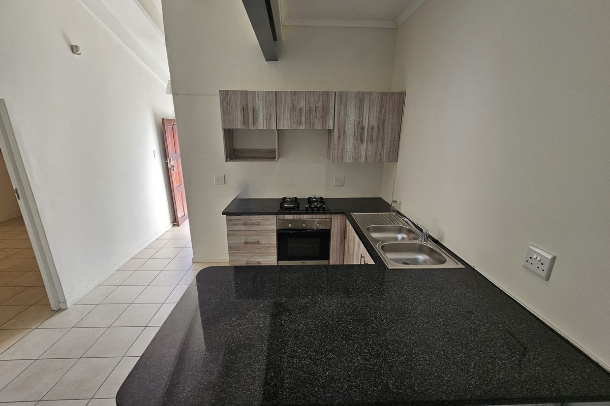 Lock-Up-and-Go Apartment with Strong Rental Appeal in Bonnie Doon - Photo 5